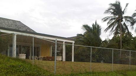 Dv tetiny rezidence Viktora Koeného na Bahamách jsou v troskách