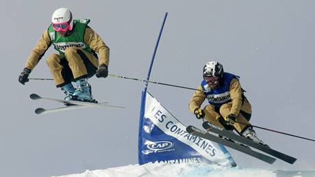 Skikross SP v Les Contamines: zleva Xavier Kuhn a Enak Gavaggio