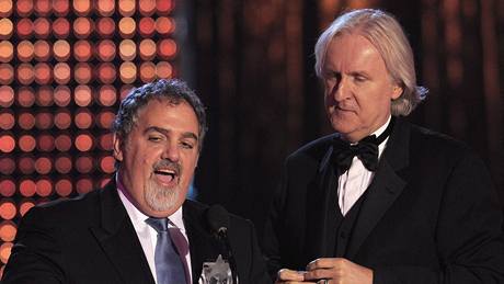 Zlatý glóbus 2010 - James Cameron a producent Landau, autoři Avatar Zlatý glóbus 2010 - James Cameron a producent Landau, autoři Avatar