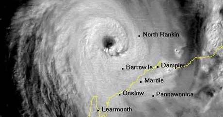 Cyklon Olivia (1996) ped úderem na pobeí Austrálie