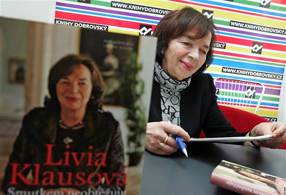 Brnnská autogramiáda Livie Klausové knihy rozhovor s novinákou Marcelou Pechákovou Smutkem neobtuju