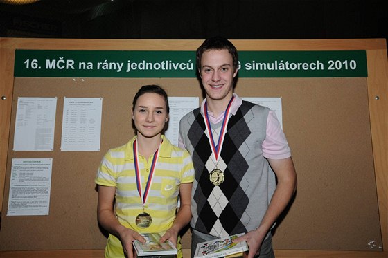 Mistrovství R ve he na golfových simulátorech - vítzové Adéla Cejnarová a Vojtch Dostál.