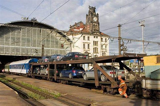 Podle propot drah by ztráta z provozu vlaku za kadou jeho jízdu dosáhla pl milionu korun. Ilustraní foto.