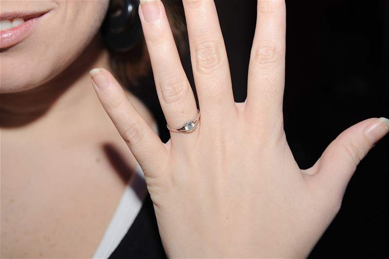 Mía Nosková se chlubí zásnubním prstenem 