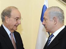 Izraelsk premir Benjamin Netanjahu se zvltnm vyslancem USA pro Blzk vchod Georgem Mitchellem (24. ledna 2010)
