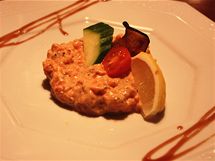 KiKi Restaurant: tatark z lososa