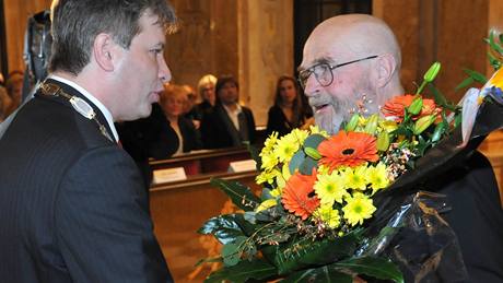 Udělování Ceny města Brna. Na snímku oceněný Jaromír Hnilička Udělování Ceny města Brna. Na snímku oceněný Jaromír Hnilička
