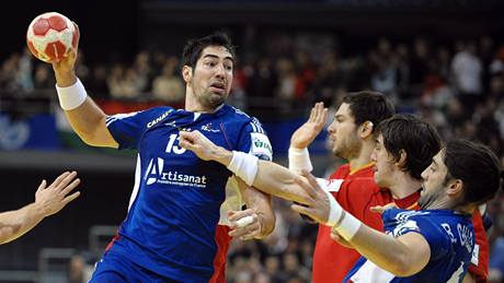 Francie - Španělsko: Nikola Karabatic při střelbě Francie - Španělsko: Nikola Karabatic při střelbě