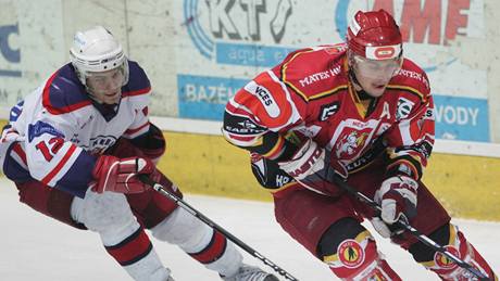 Hradec Králové - Havlíčkův Brod: domácí Jiří Hendrich (červená) a Jan Knotek Hradec Králové - Havlíčkův Brod: domácí Jiří Hendrich (červená) a Jan Knotek