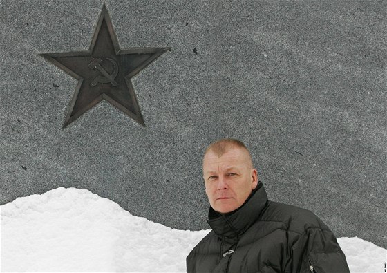 René Pelán u pomníku rudoarmjc.