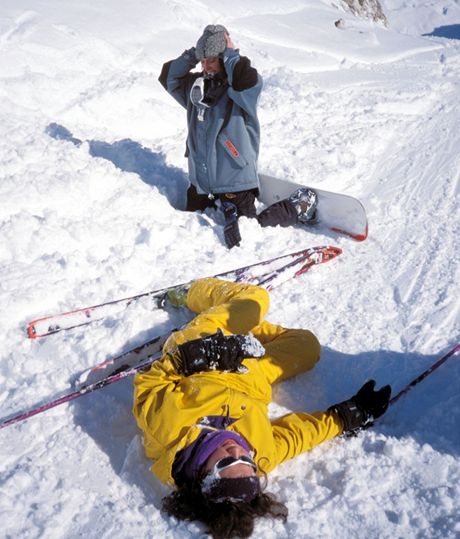 Kolize lyae a snowboardisty. Stet na lych pibv - ilustran foto