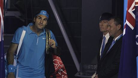 Roger Federer nastupuje k finále Australian Open 2010