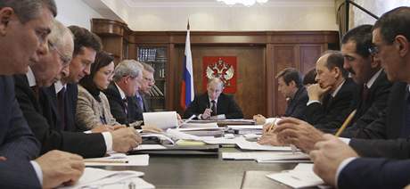 Vladimir Putin pi setkání s initeli Severokavkazského federálního okruhu v Pjatigorsku