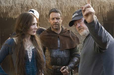 Z naten filmu Robin Hood - Russell Crowe a Cate Blanchettov v rukou...