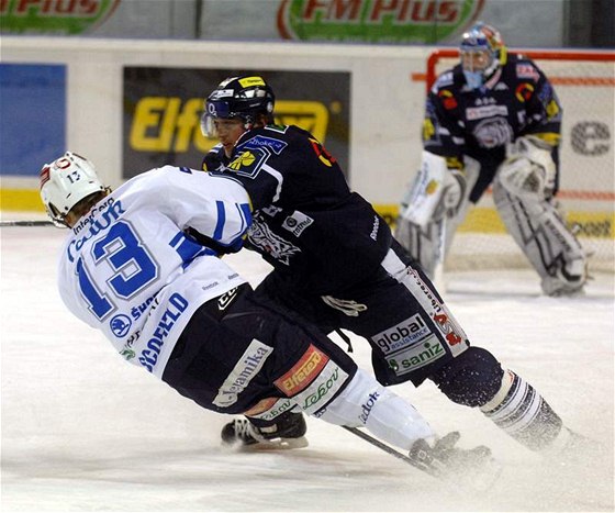 Plze - Liberec: Tyler Scofield (vlevo) a Tomá Klimenta