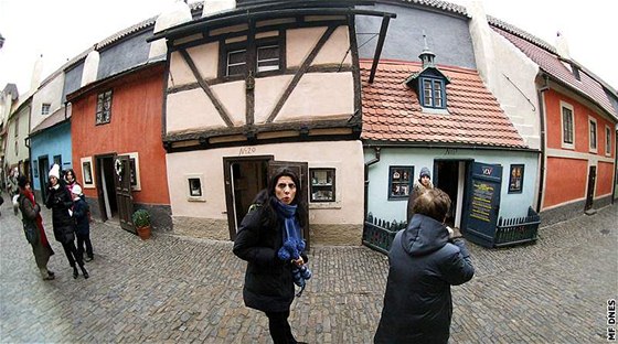 Jedna z atrakcí Praského hradu se od jara na rok neukáe turistm. Bude se opravovat kanalizace ve Zlaté ulice. Ilustraní foto