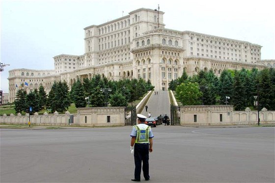 Ceaueskv palác v Bukureti