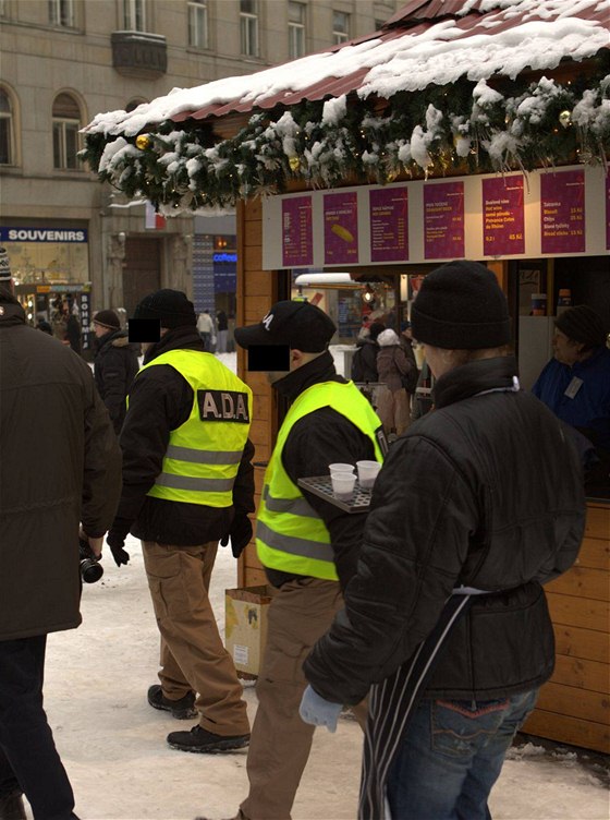 Protidrogové hlídky soukromé bezpenostní agentury v Praze na Václavském námstí.