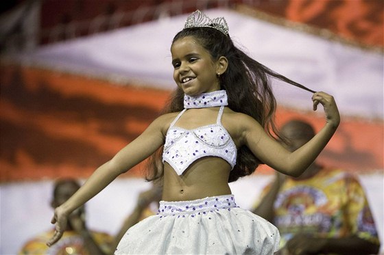 Královnou samby na karnevalu v Rio de Janeiru se má stát sedmiletá Julia Lira