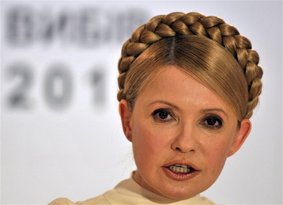 Ukrajinská premiérka Julia Tymoenková je povstná tradiním copem stoeným do kruhu