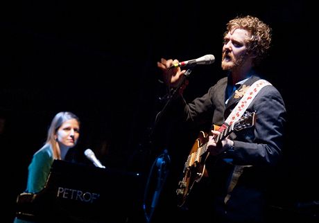 Markta Irglov a Glen Hansard alias The Swell Season pedstavili novou desku Strict Joy