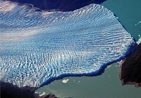 Ledovec Perito Moreno v roce 2004 tsn ped rupturou