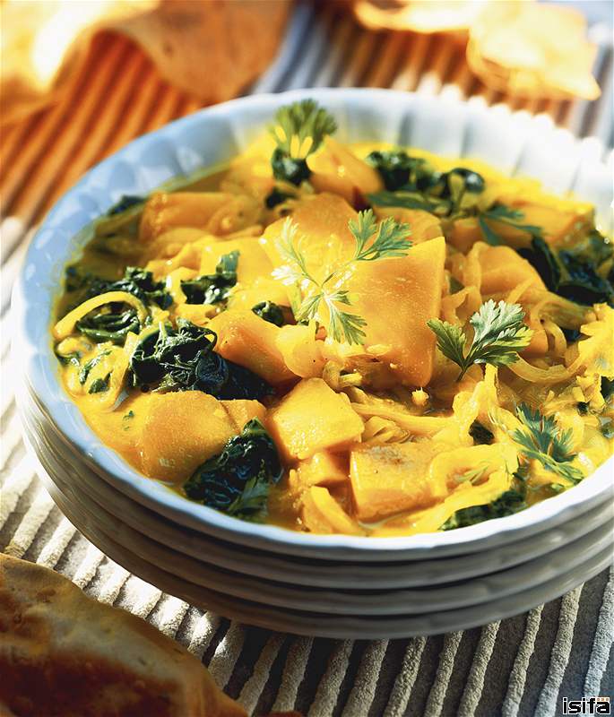 Bramborovo-penátové curry.