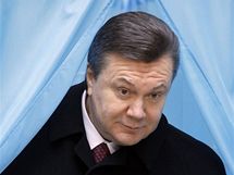 K volbm u dorazil i prezidentsk kandidt Viktor Janukovy (7. nora 2009)