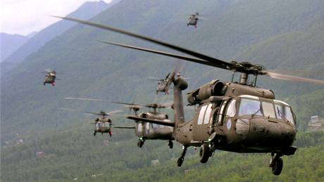 Vrtulník Black Hawk americké armády. Ilustrační foto Vrtulník Black Hawk americké armády. Ilustrační foto