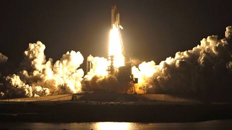 Noní start raketoplánu Endeavour (8. února 2010)