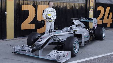 START. Felipe Massa vyjídí z box první den test ped sezonou 2010.