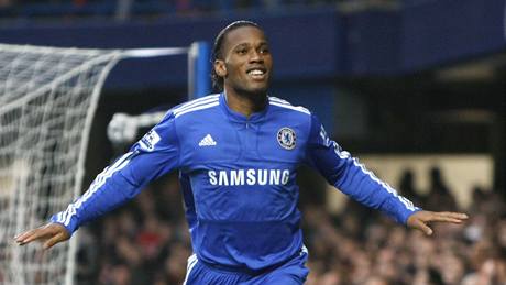 STELCOVA RADOST. Didier Drogba z Chelsea oslavuje gól v utkání anglické ligy proti Arsenalu.