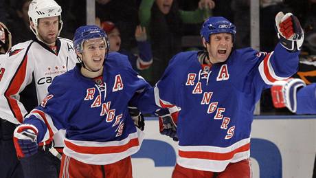 NY Rangers - Washington: radost Václava Prospala (vpravo) a Ryana Callahana NY Rangers - Washington: radost Václava Prospala (vpravo) a Ryana Callahana