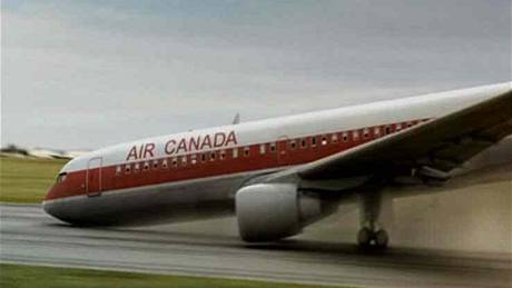 Pistání letu 143 Air Canada. s Boeingem 767