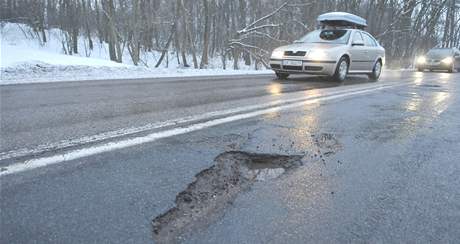 Vlivem mraz zniené silnice v Lechovicích