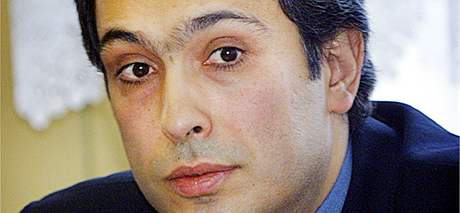 Libanonský podnikatel Tarek Bechara u eskobudjovického krajského soudu. (2001)