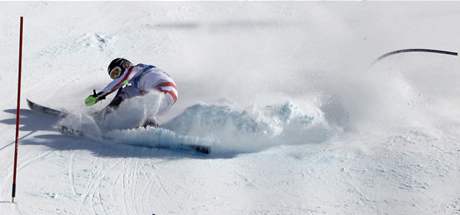 ZATRACEN BRANKA. Nadje na medaili v olympijsk superkombinaci pohbila  Elisabeth Grglov souasn s pdem ve slalomu.