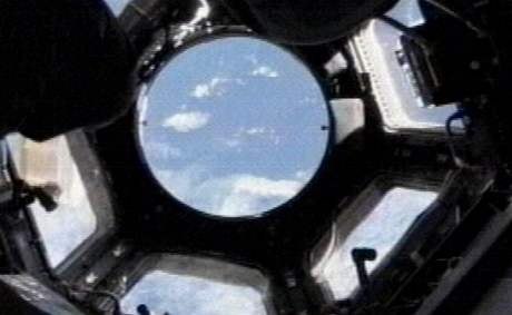 Vhled z observatoe Cupola, kterou namontovali na stanici ISS