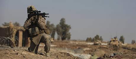 Vojci bojuj na jihu Afghnistnu proti Talibanu 