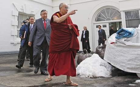 Dalajlama zavtal do Blho domu jen v sandlech (18. nora 2010)