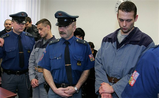 Ptadvacetiletí Antonínové Klysák a Wertheim u plzeského krajského soudu v polovin února.