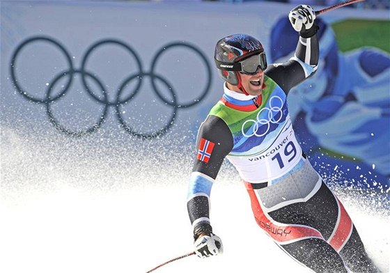 ZLATÁ RADOST. Nor Aksel Lund Svindal jásá po dokonení své vítzné jízdy v olympijském závod superobího slalomu.