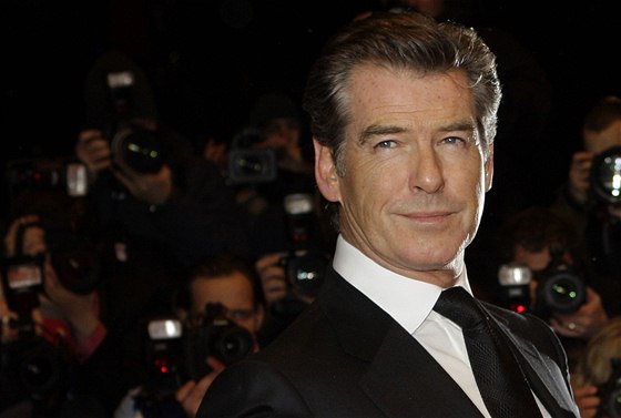 Berlinale 2010 - Herec Pierce Brosnan pijel pedstavit film Ghost Writer...