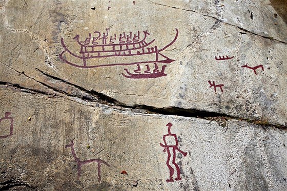 Mezi námoníky vynikali teba i dávní seveané (na snímku skalní kresby lodí v Tanumu ve védsku). Devt nalezi na Krét ale naznauje, e tento ostrov byl cílem výprav moná jet mnohem dávnjích.