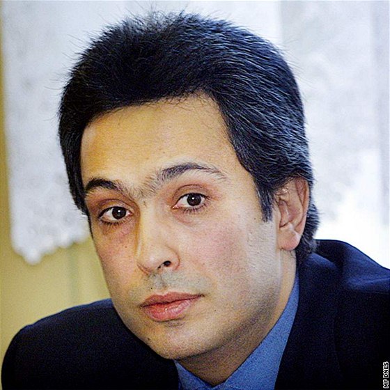 Libanonský podnikatel Tarek Bechara u eskobudjovického krajského soudu. (2001)