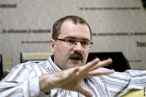 Bývalý editel Ústavu pro studium totalitních reim (ÚSTR) Pavel áek.