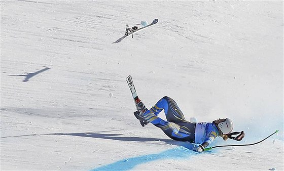 védská lyaka Anja Paersonová sjezd nezvládla, tsn ped cílem po doskoku upadla.