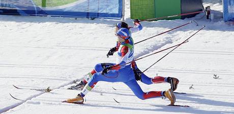 Rusk lya Alexander Panzhinskij (vpedu) byl nakonec druh, clov fotografie pikla zlato Nikitu Krjukovovi. 