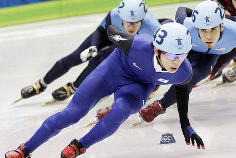 Korejec I ung-so m za olympijskm zlatem na 1500 metr.