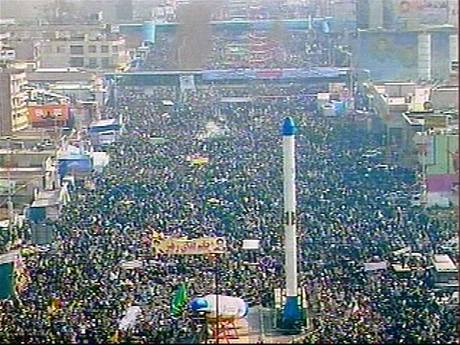 V centru Tehernu se sely statisce lid (11. nora 2010)